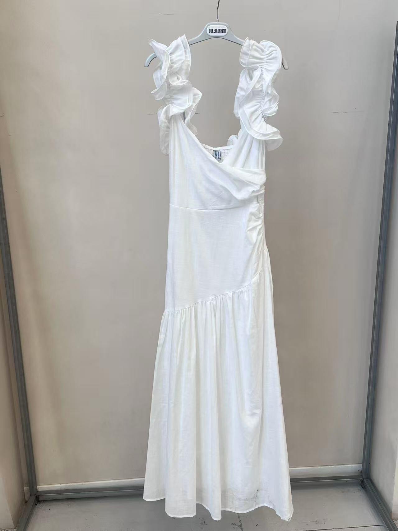 Wholesaler QUEEN DRAMA - LONG DRESS WITH V-NECK AND PUFF SLEEVES