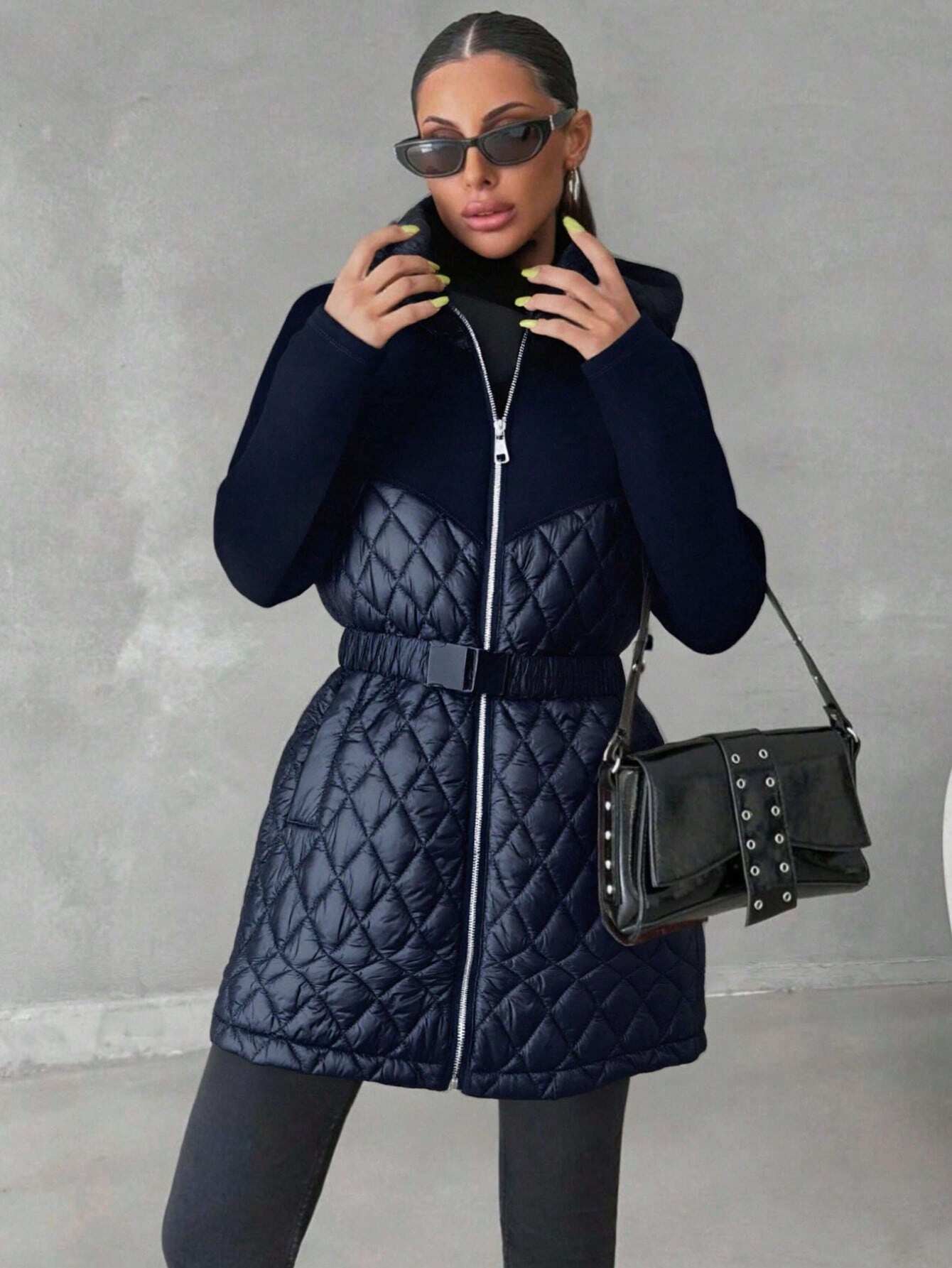 Grossiste QUEEN DRAMA - Veste style streetwear contemporain avec des lignes épurées, parfaite pour ceux qui recherchent une veste casual élégante à porter au quotidien