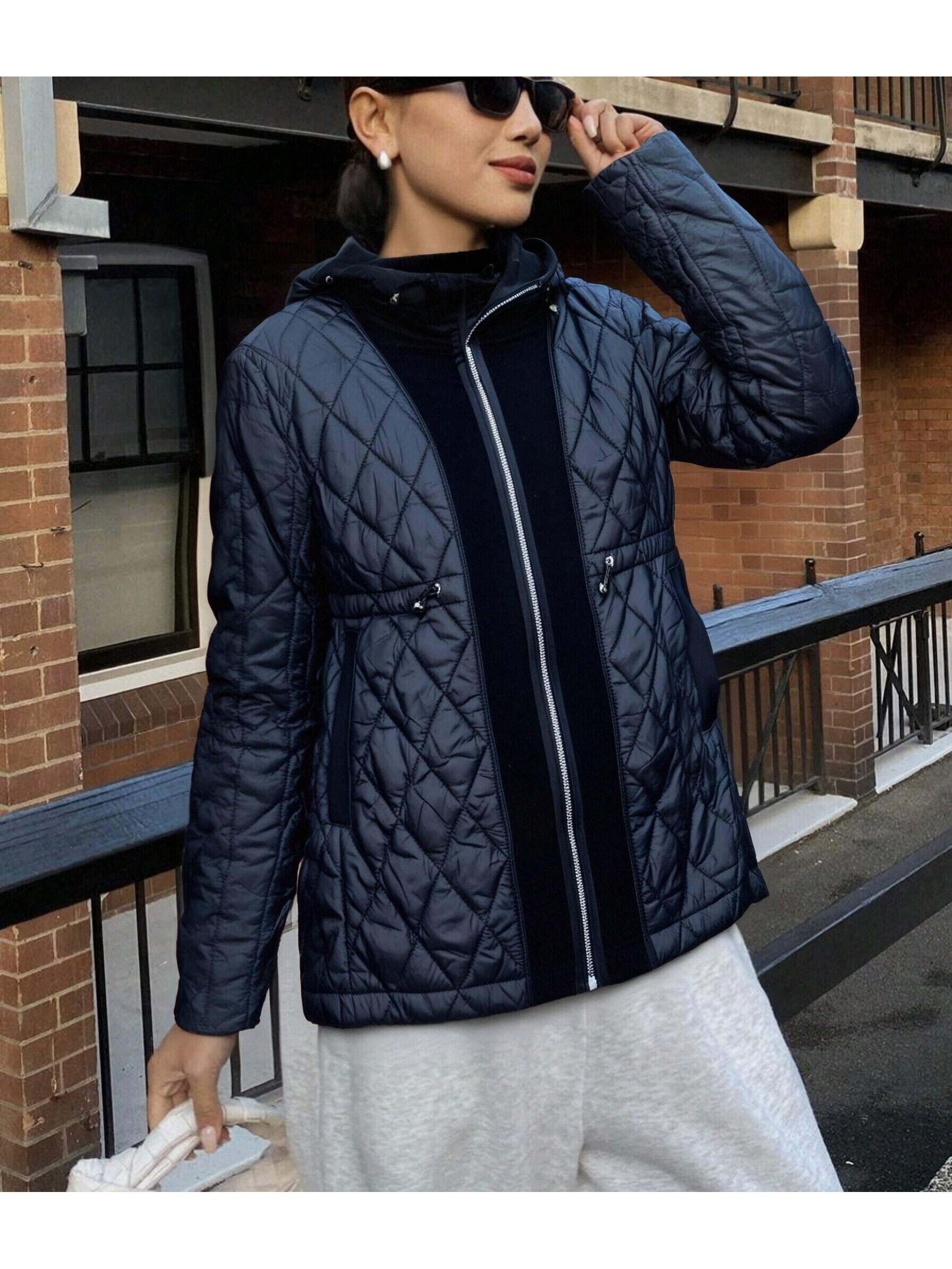 Grossiste QUEEN DRAMA - Veste légère avec cordon de serrage et fermeture éclair, composée de deux types de tissus en polyester
