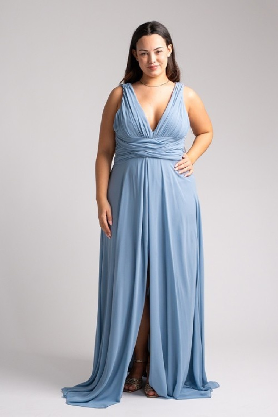 Wholesaler Queen Size - Plus size flowing maxi dress with a plunging neckline and open back
