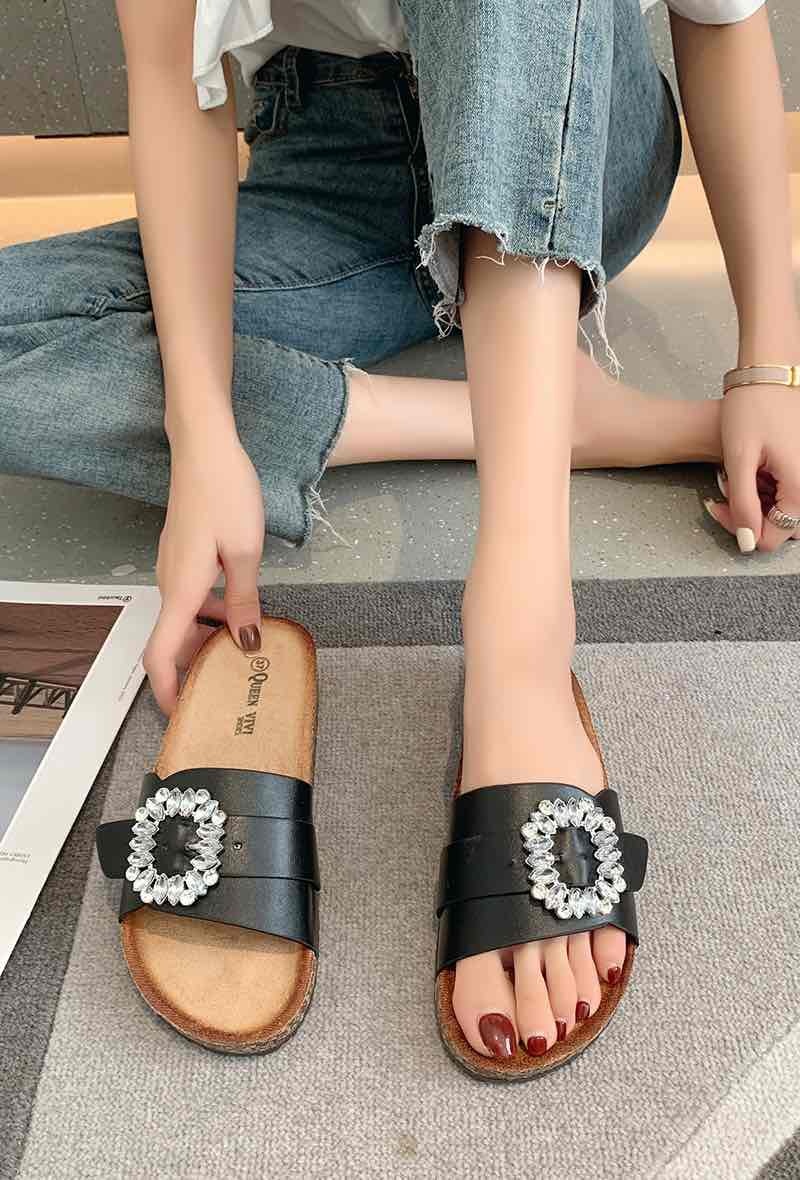 Grossiste Queen Vivi - Sandales avec boucle décorative