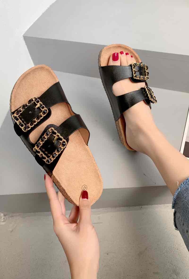 Großhändler Queen Vivi - Sandalen mit dekorativer Schnalle