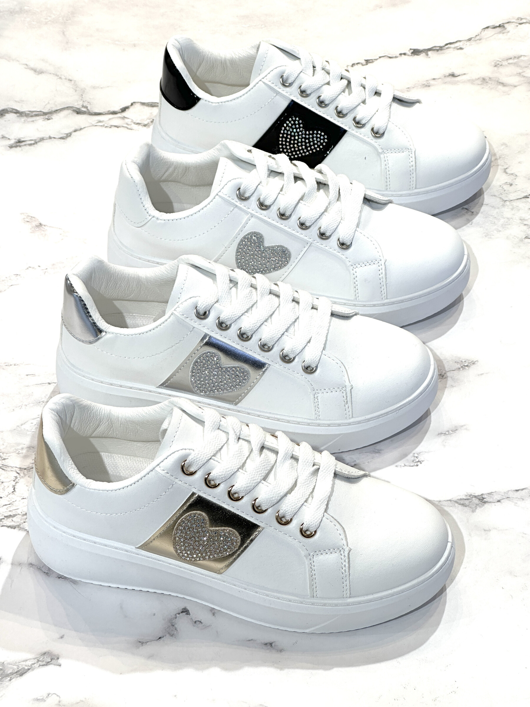 Grossiste R and BE - BK514 Baskets blanches à coeur