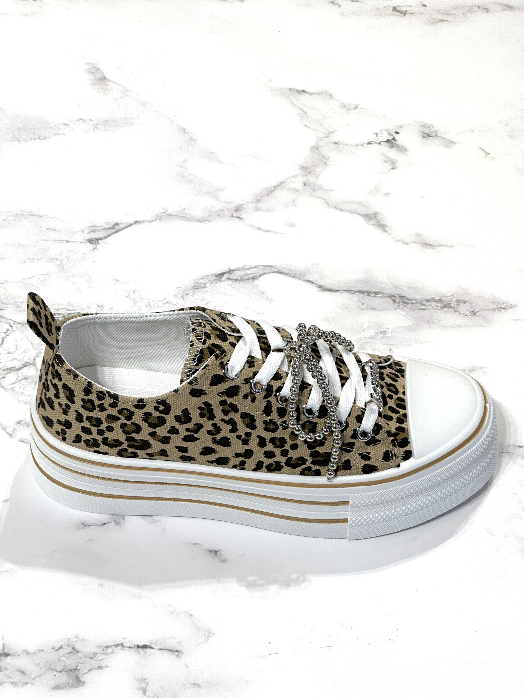 Grossiste R and BE - BK517 baskets à semelle épaisse  avec bijoux fantaisie