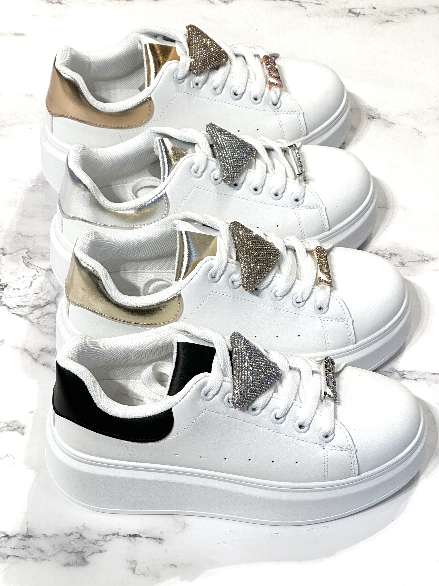 Großhändler R and BE - BK579 Ausgefallene weiße Sneakers mit Strassschnalle und LOVE-Aufschrift