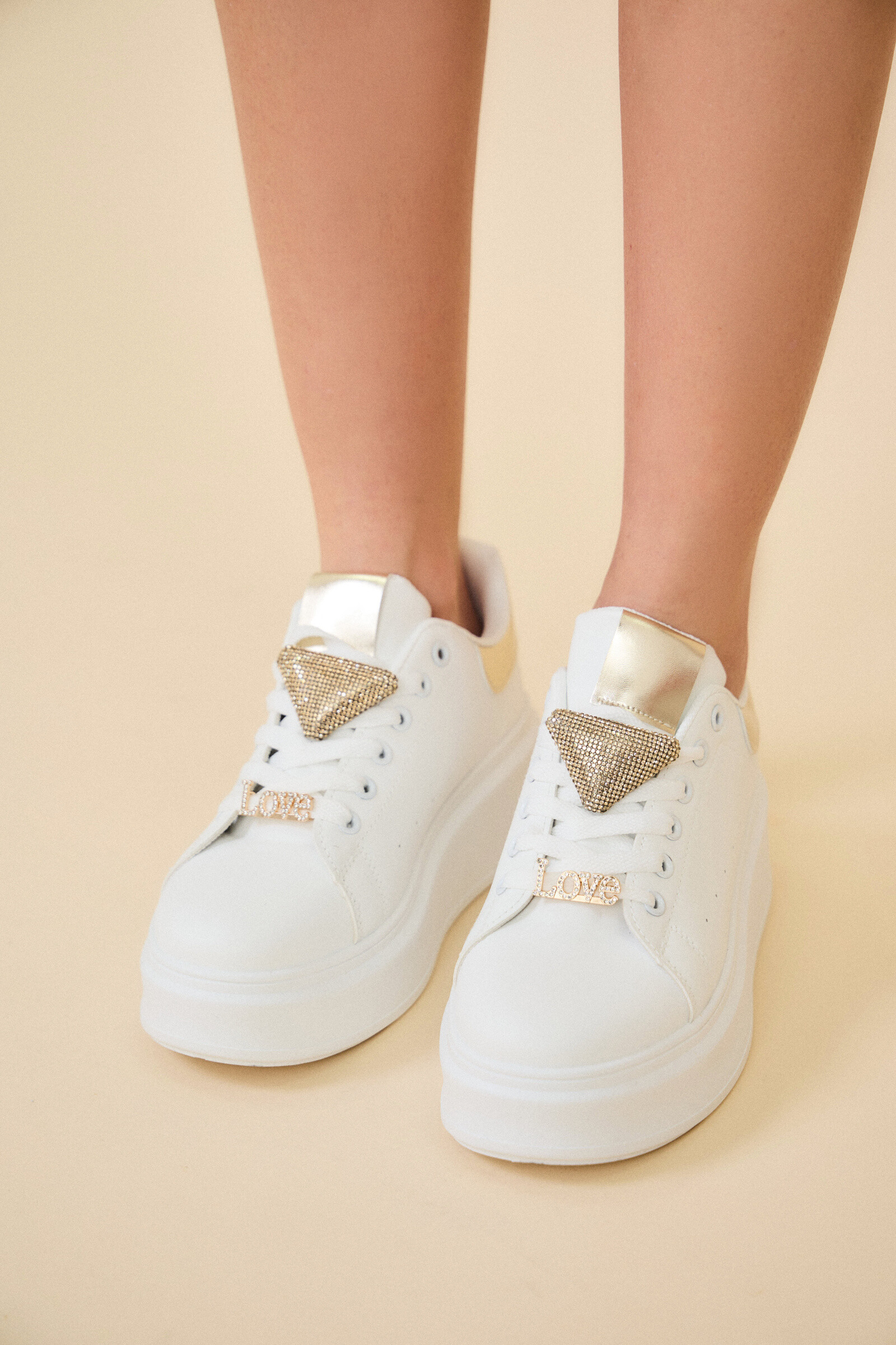 Großhändler R and BE - BK579 Ausgefallene weiße Sneakers mit Strassschnalle und LOVE-Aufschrift