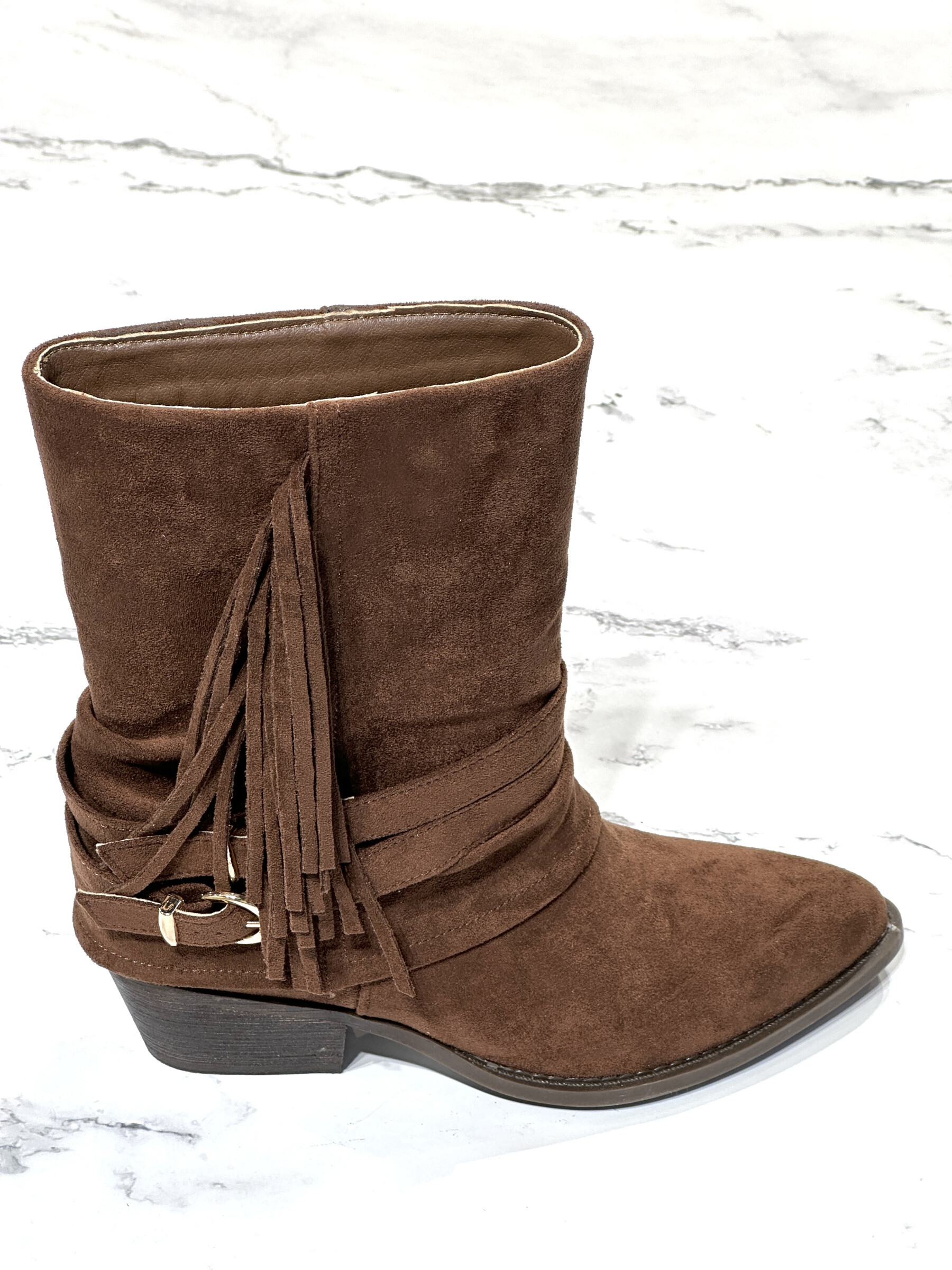 Großhändler R and BE - Wildleder-Stiefelette mit dekorativem Fransenbesatz