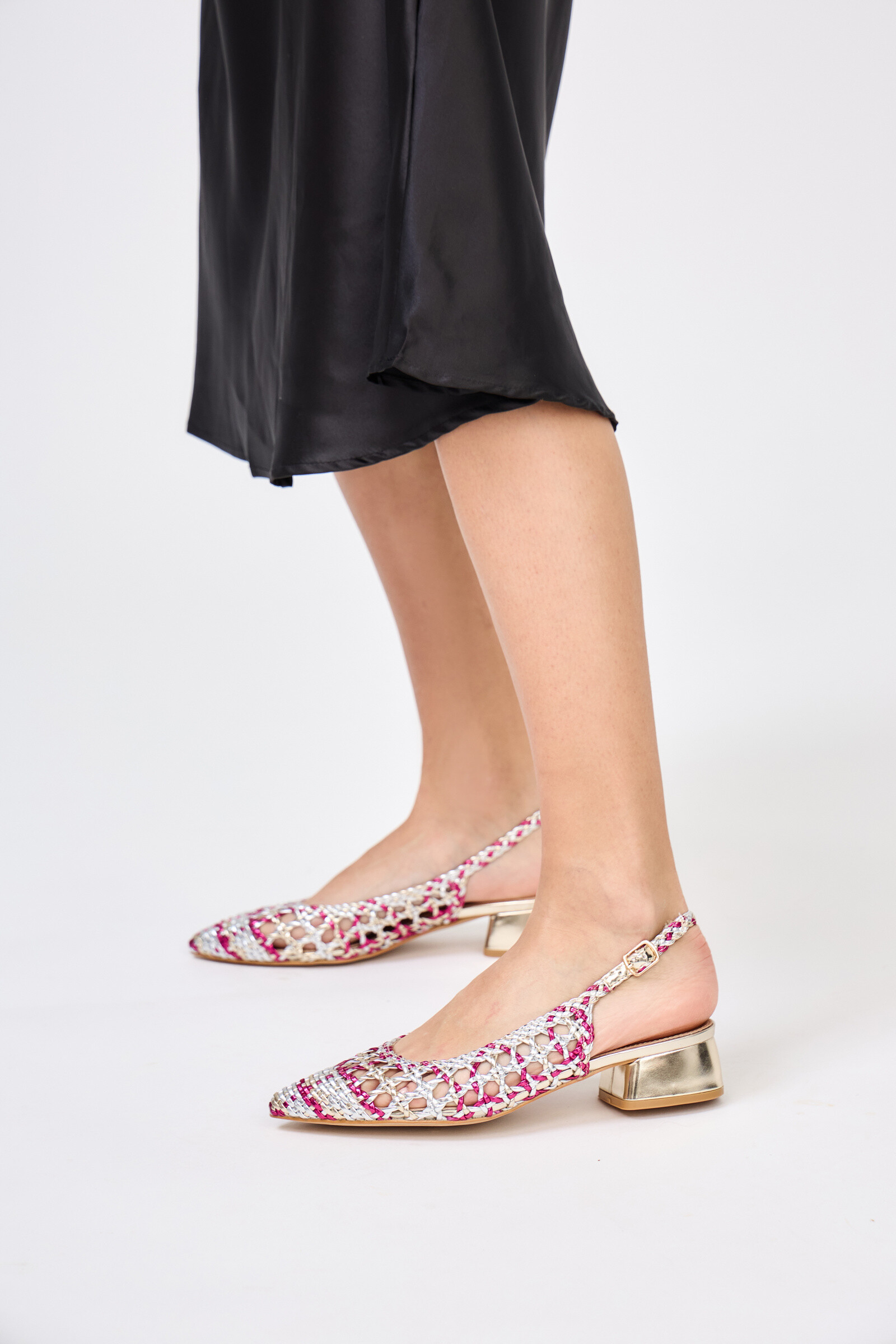Wholesaler R and BE - BK560N pointed ballerinas in flexible cannage with heel of 3cm