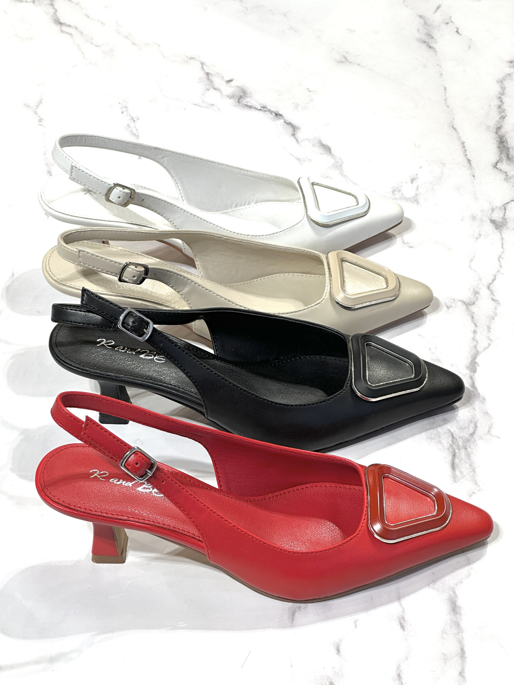 Wholesaler R and BE - BK562 Pointed pumps with buckle with 4 cm high heel
