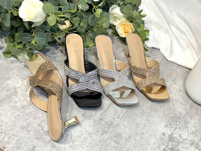 Grossiste R and BE - Sandales mules en talon .avec strass