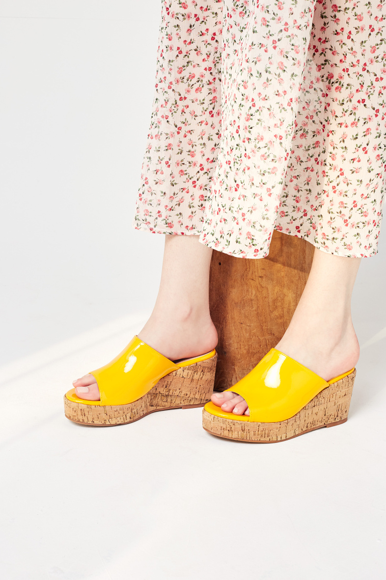 Grossiste R and BE - MULES COMPENSEES EN VERNI OR527N
