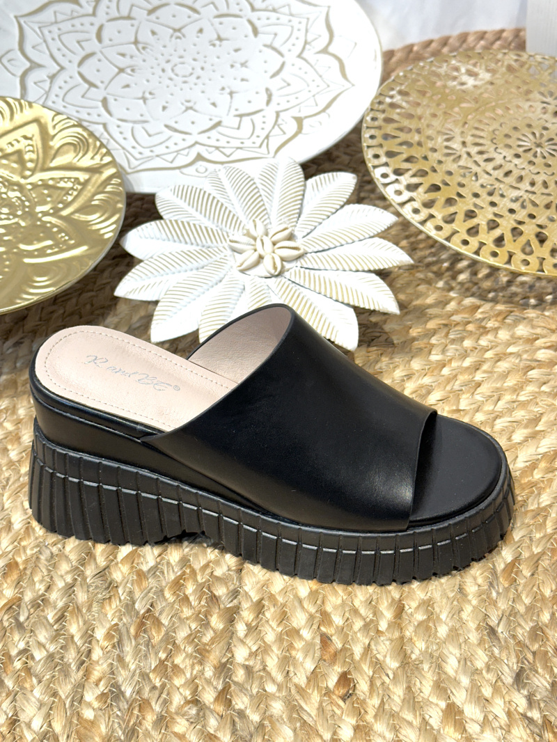 Grossiste R and BE - OR683 Mules compensées avec une hauteur de 7.5cms et plateforme de 3cms.