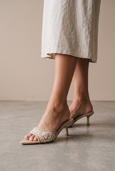 Grossista R and BE - Mules a punta con strass e perle Grossista R and BE - Mules a punta con strass e perle