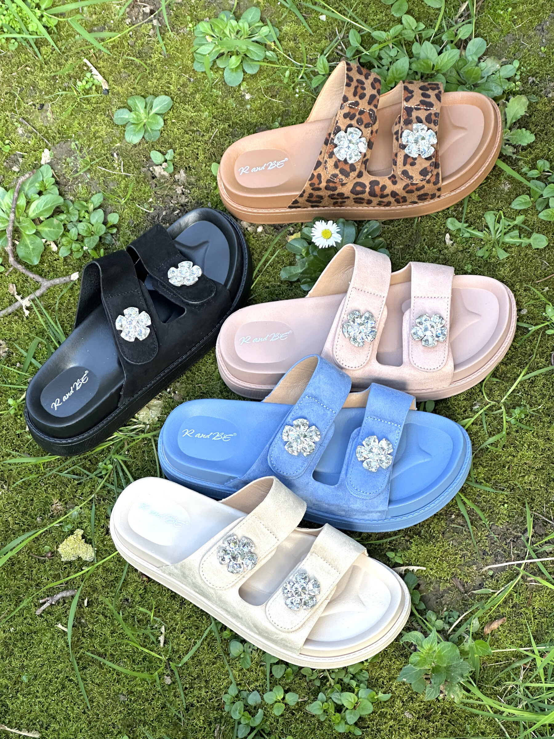 Grossiste R and BE - BK568 Mules confort avec semelle souple, bandes scratchs et 2 fleurs en strass