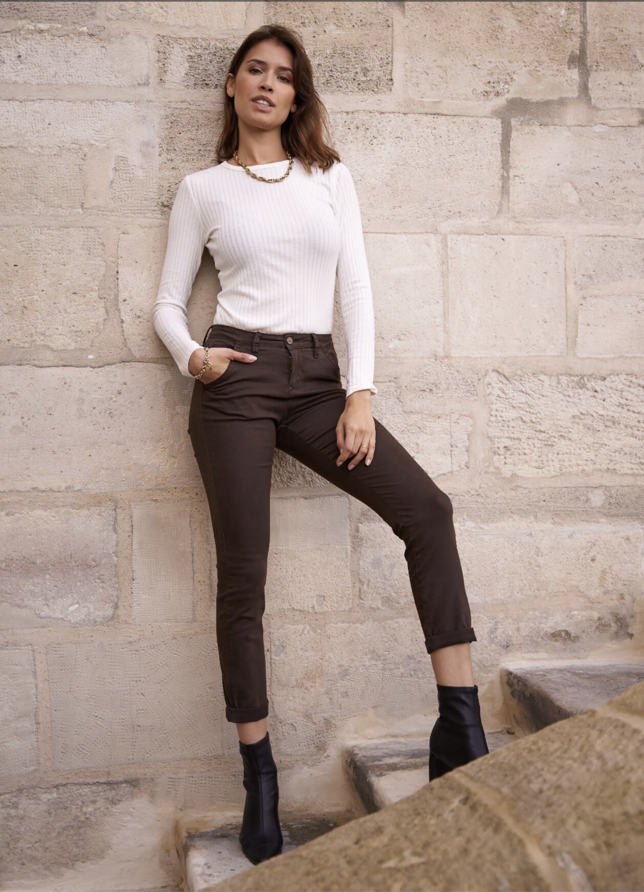 Großhändler R-Display - Braune Chino-Hose