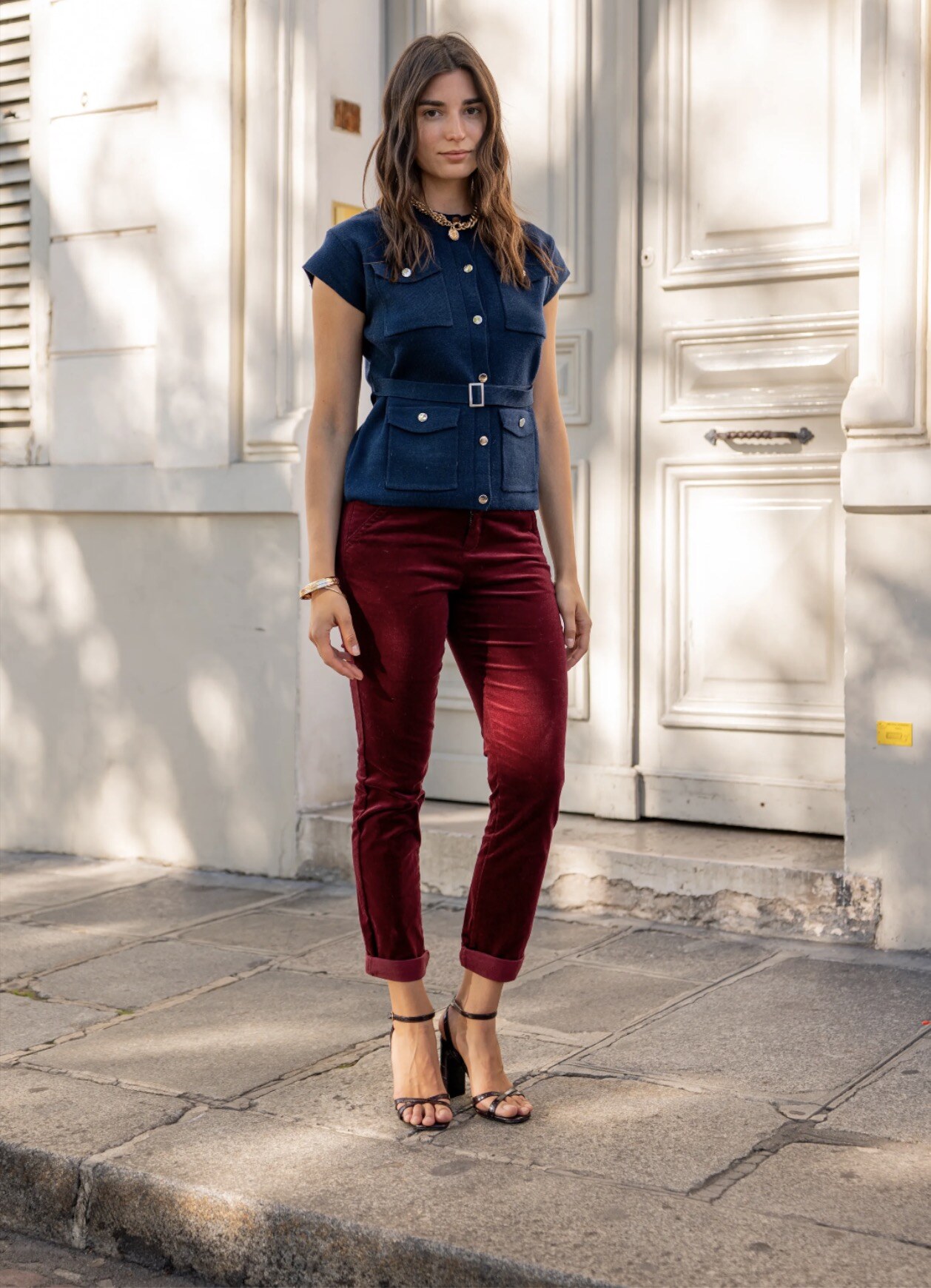Pantalon Chino en velours Bordeaux, idéal pour l'automne, composition confortable en coton et élasthanne. Fabriqué en Chine.