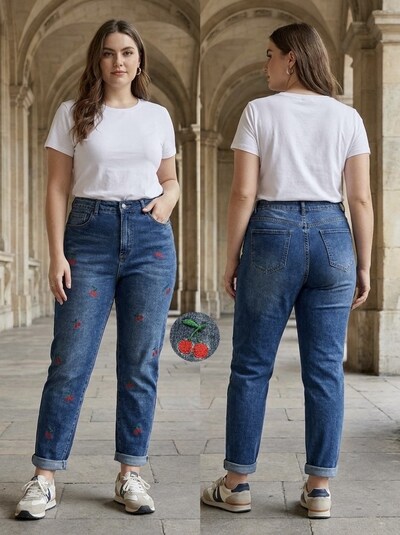 Grossista REDBERRY - jeans mom fit blu ricamati con strass in taglia super Grossista REDBERRY - jeans mom fit blu ricamati con strass in taglia super