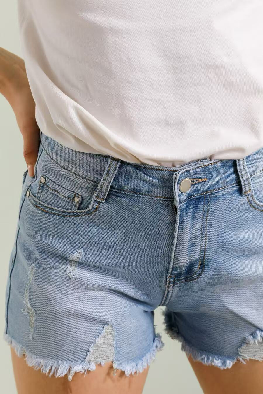 Wholesaler REDBERRY - Effiloche low -torn blue shorts