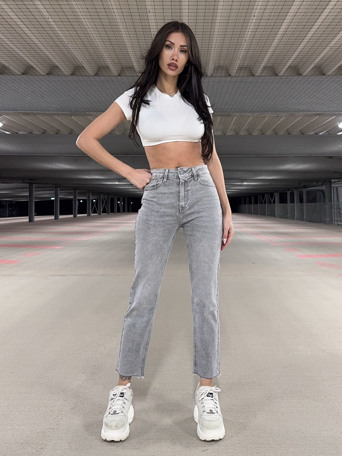 Wholesaler Redial - JEAN MOM FIT GRAY on a fringed edge