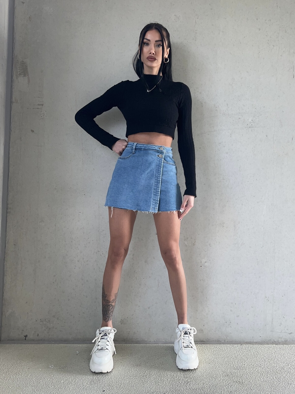 Grossiste Redial - Skort portefeuille en jean bleu à bords frangés