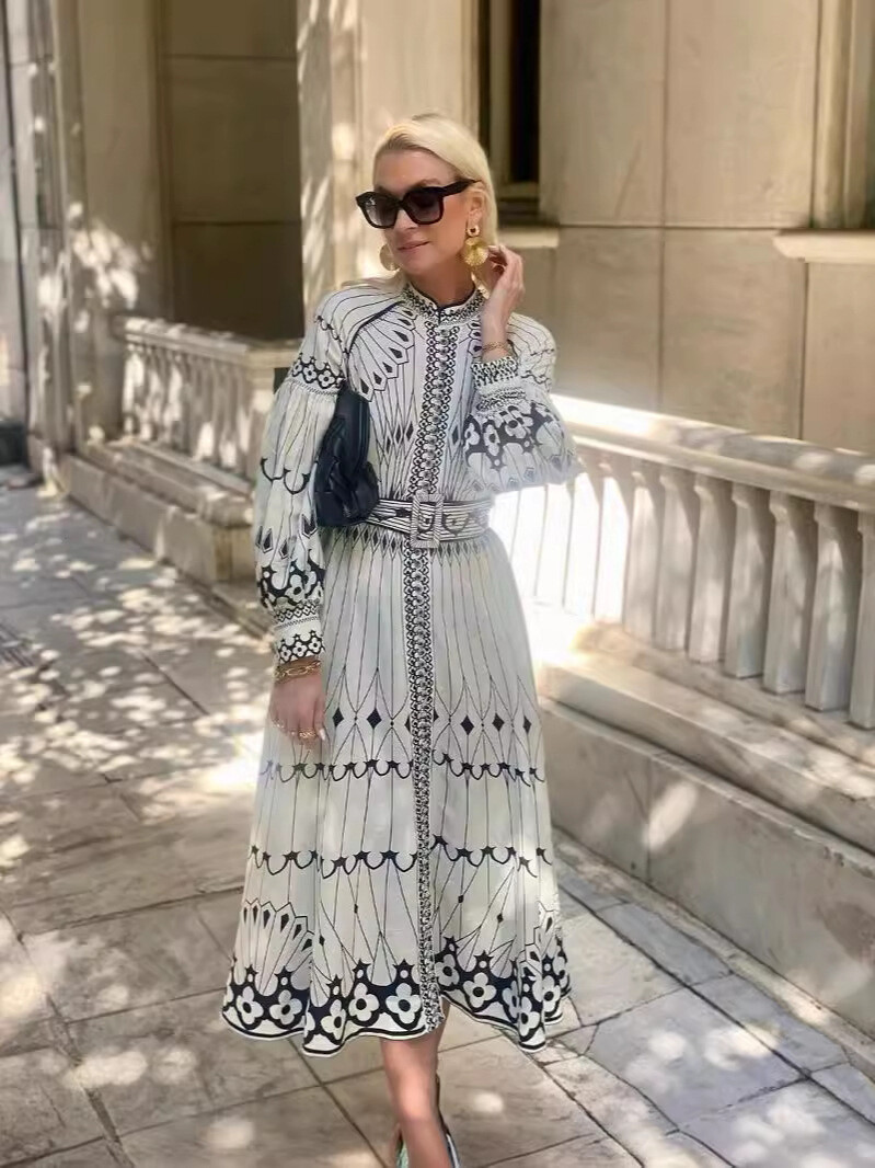 Großhändler Remix - Kleid mit Blumendruck