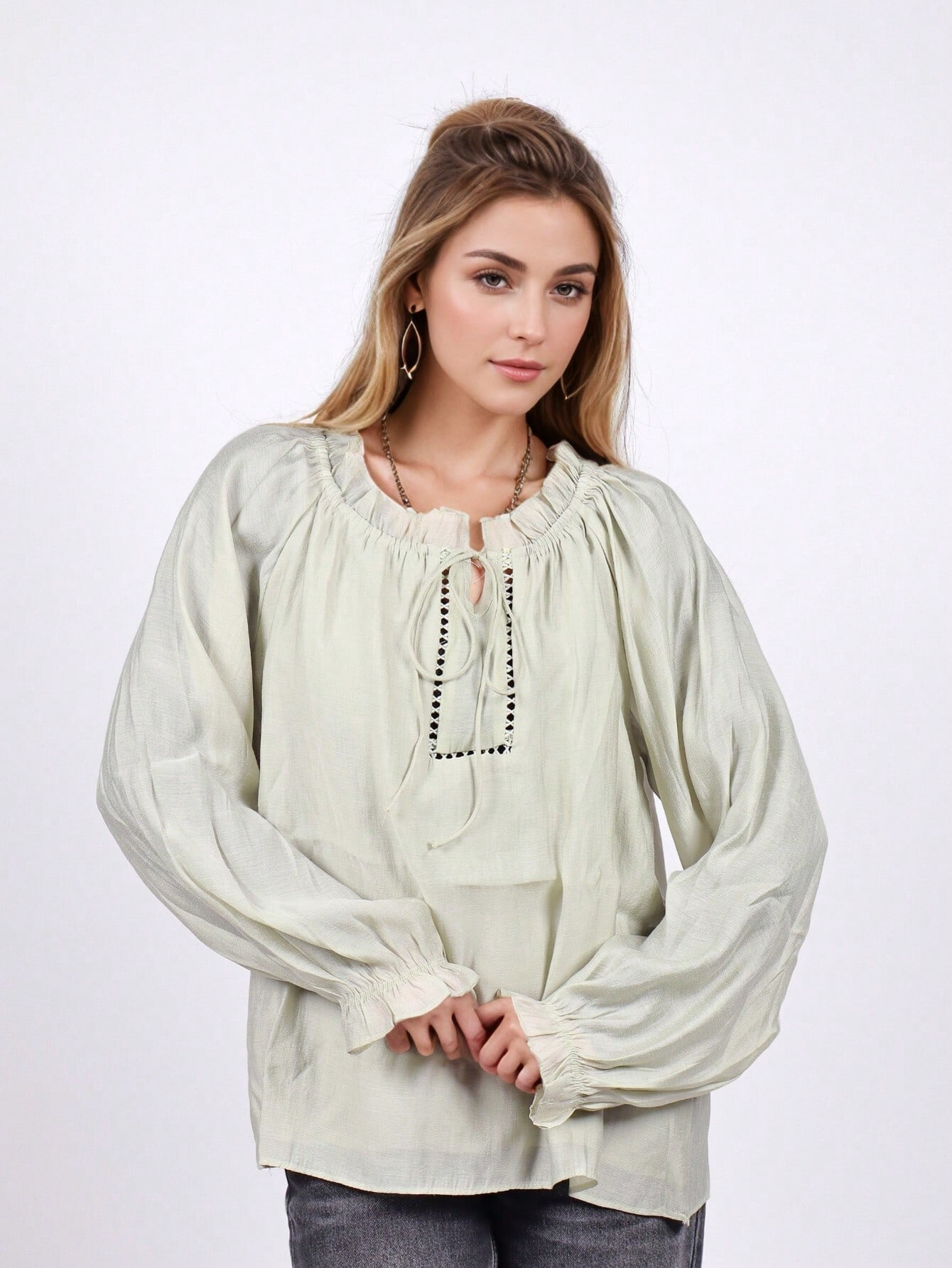 Wholesaler Remix - Casual silk shirt with elastic round collar and lantern sleeves