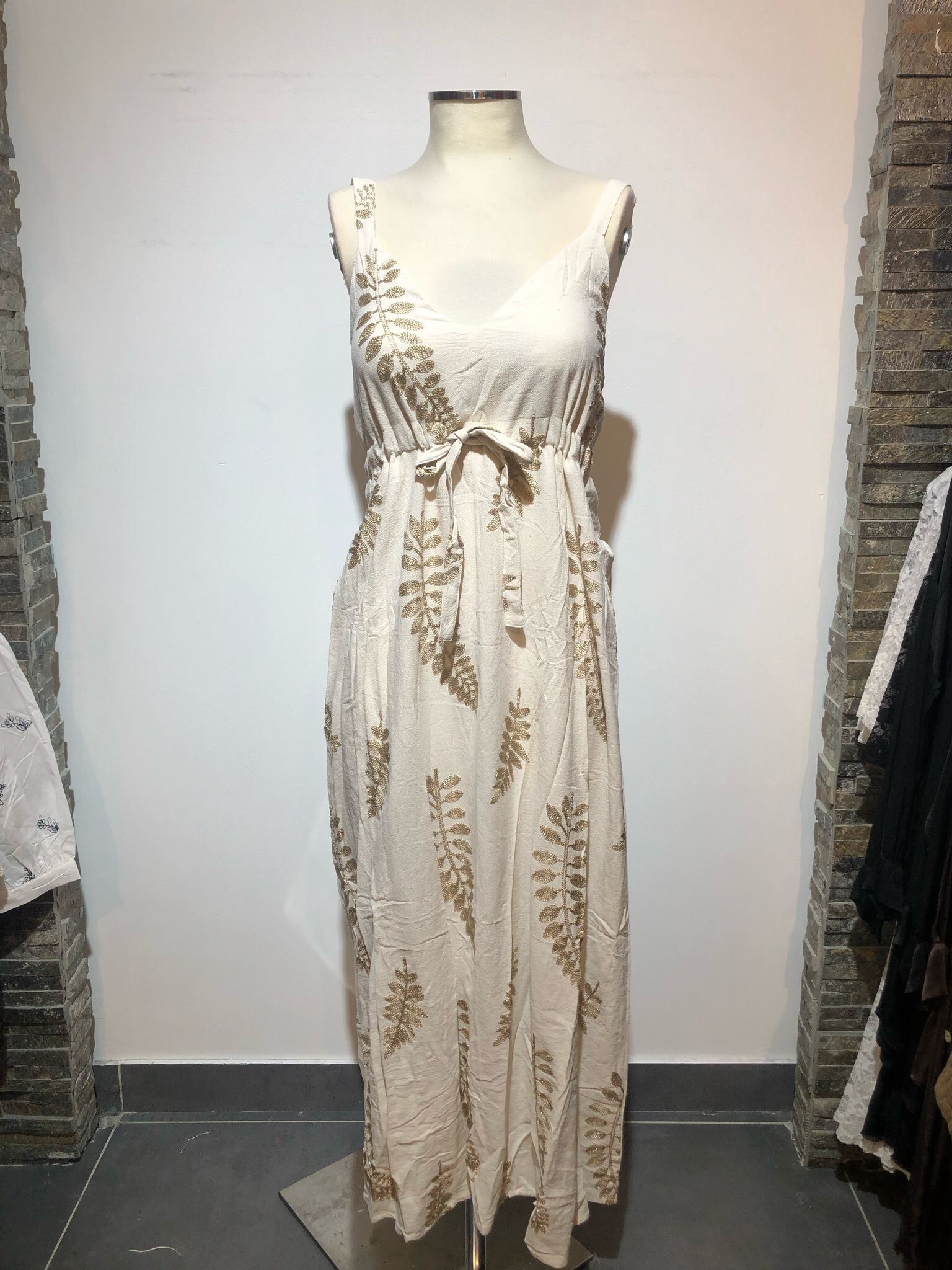 Wholesaler Revd'elle - Revd'elle - Long Dress V -neck without sleeve with flowery embroidery