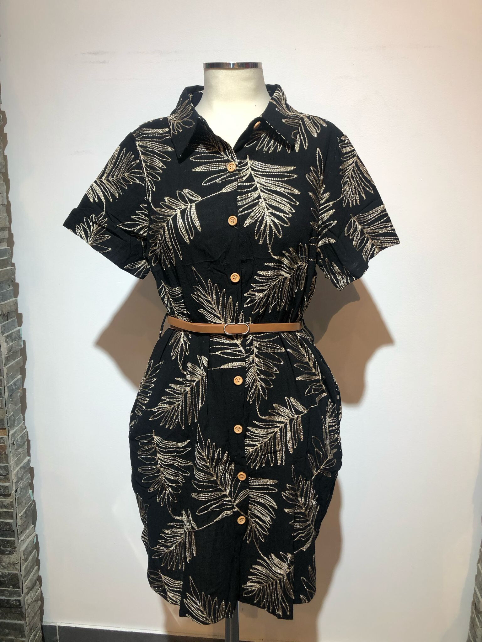 Wholesaler Revd'elle - Revd'lle - Short dress with flower belt and embroidery