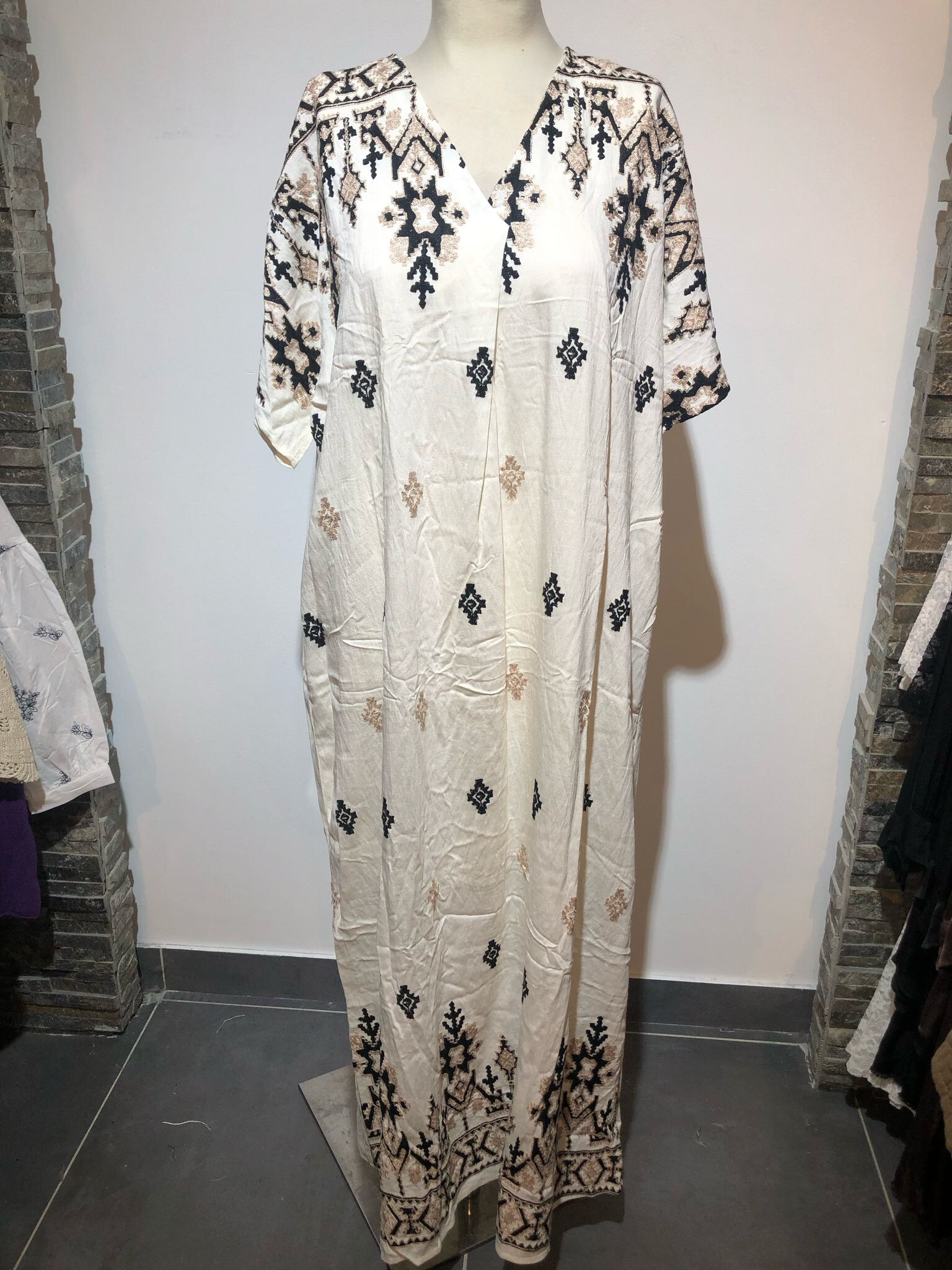 Wholesaler Revd'elle - Revd'elle - Long dress V -neck short handle with embroidery