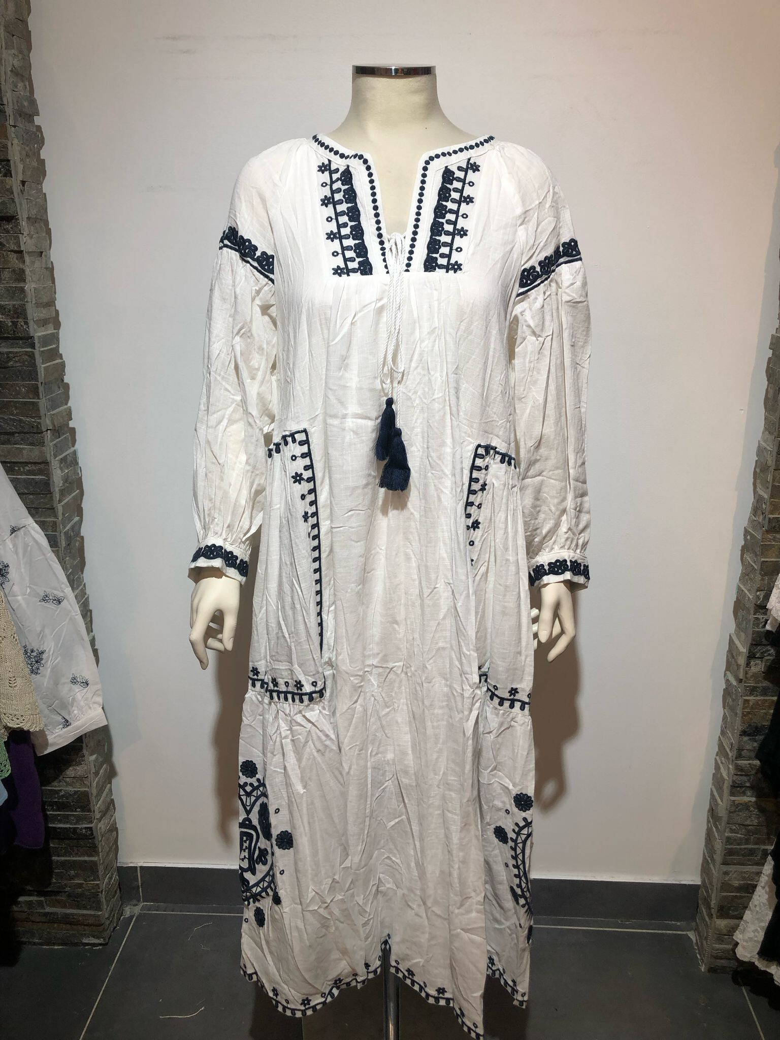 Wholesaler Revd'elle - Revd'elle - Long Dress with Embroidery and knot