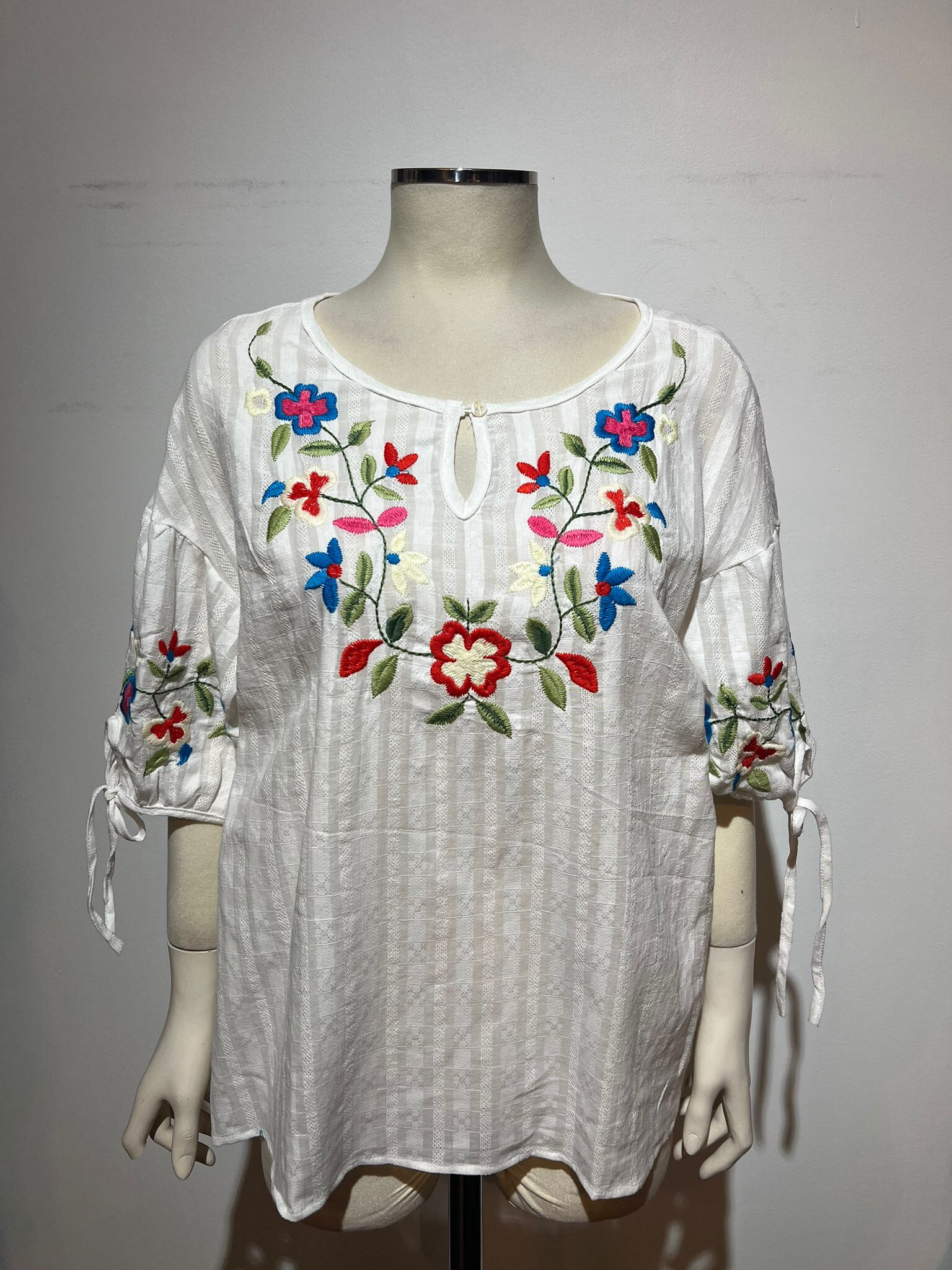 Wholesaler Revd'elle - Revd'lle - Tunic with flower embroidery