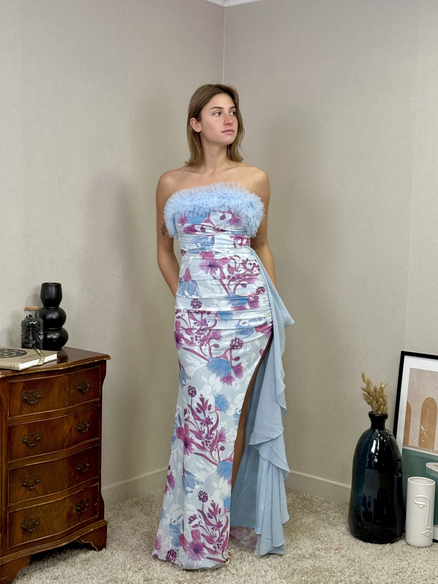 Grossista REVEROSE by Lucas & Emma - Abito da cerimonia elegante dal taglio raffinato