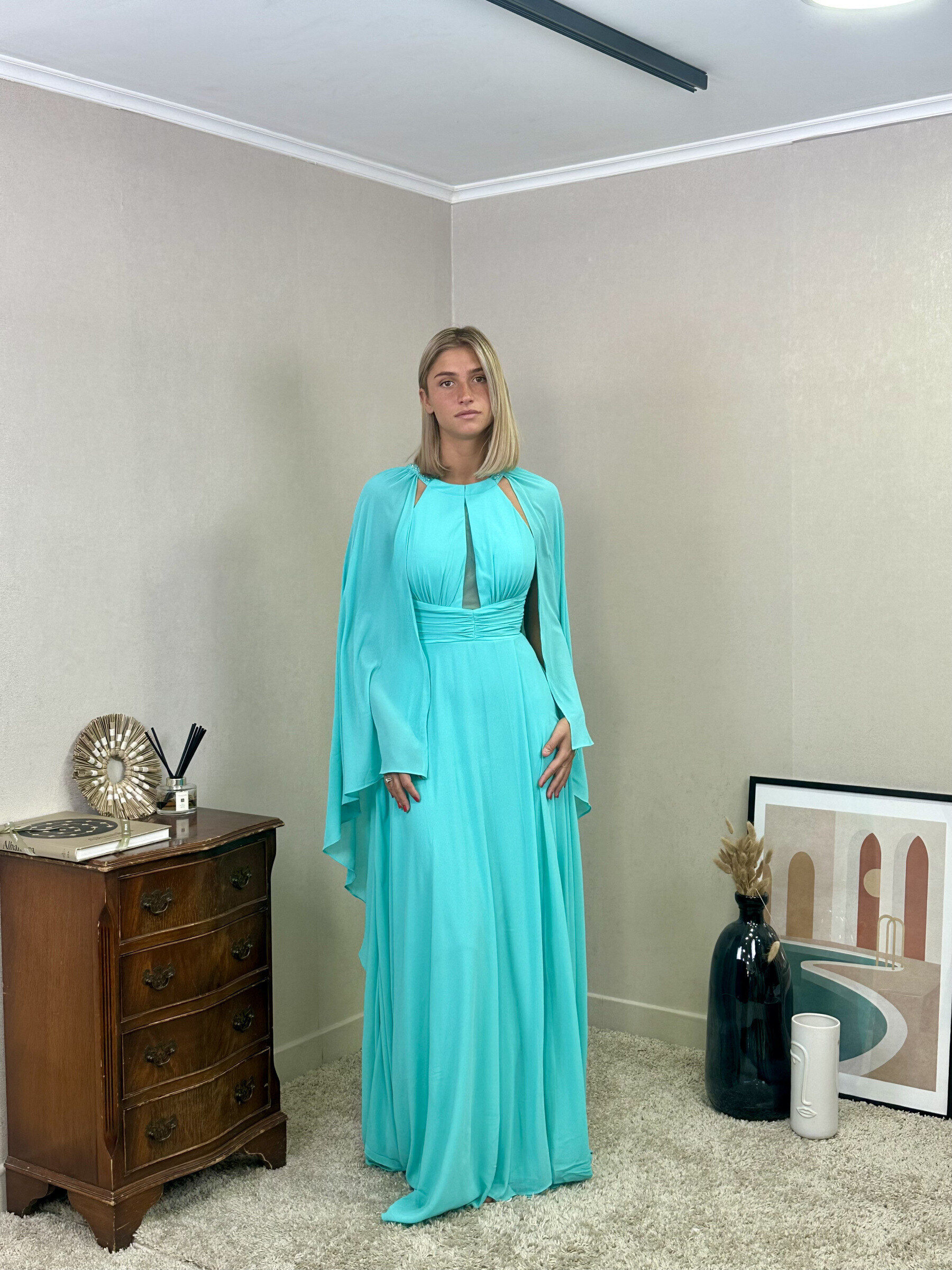 Grossiste REVEROSE by Lucas & Emma - MAKASSAR - Robe longue à cape cintrée élégante de soirée et fendue
