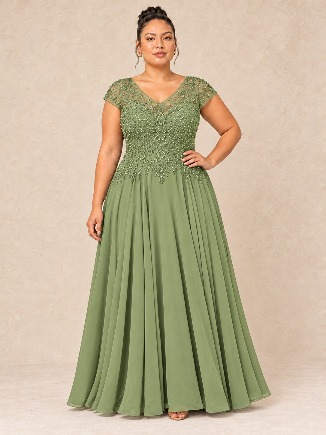 Wholesaler REVEROSE by Lucas & Emma - Plus size embroidered long dress with short sleeves