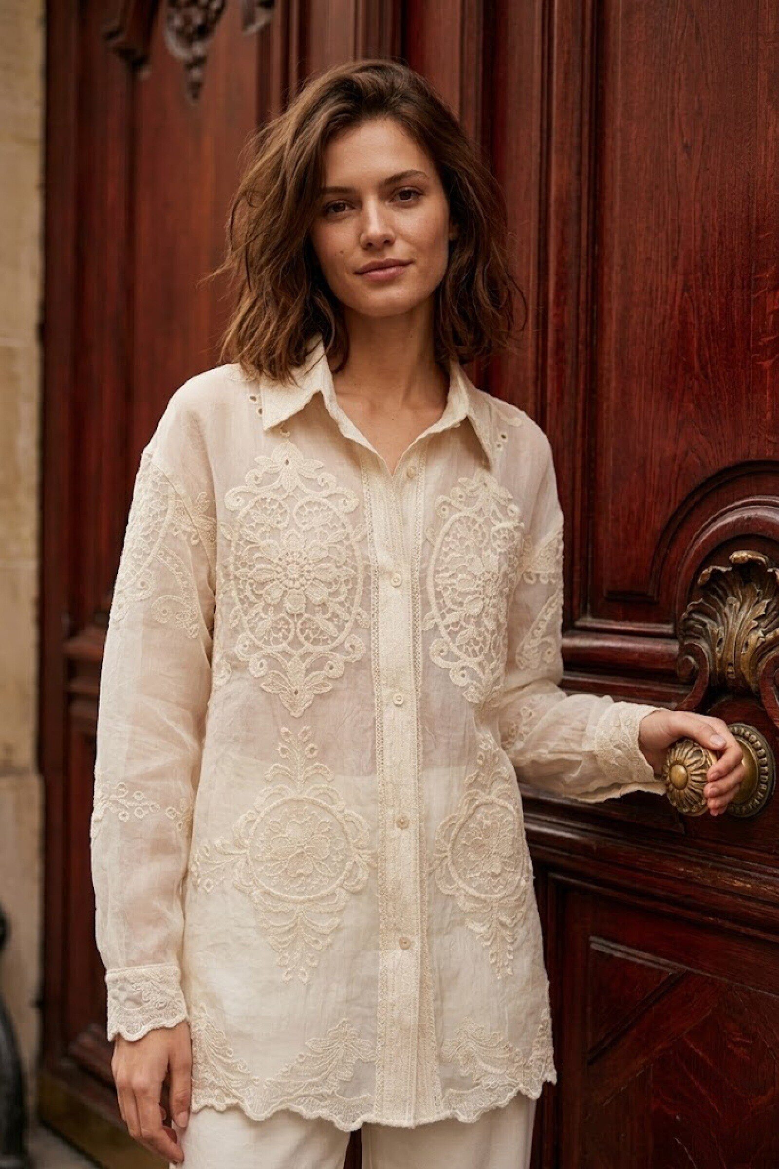 Wholesaler Rosa Fashion - Embroidered button-up shirt