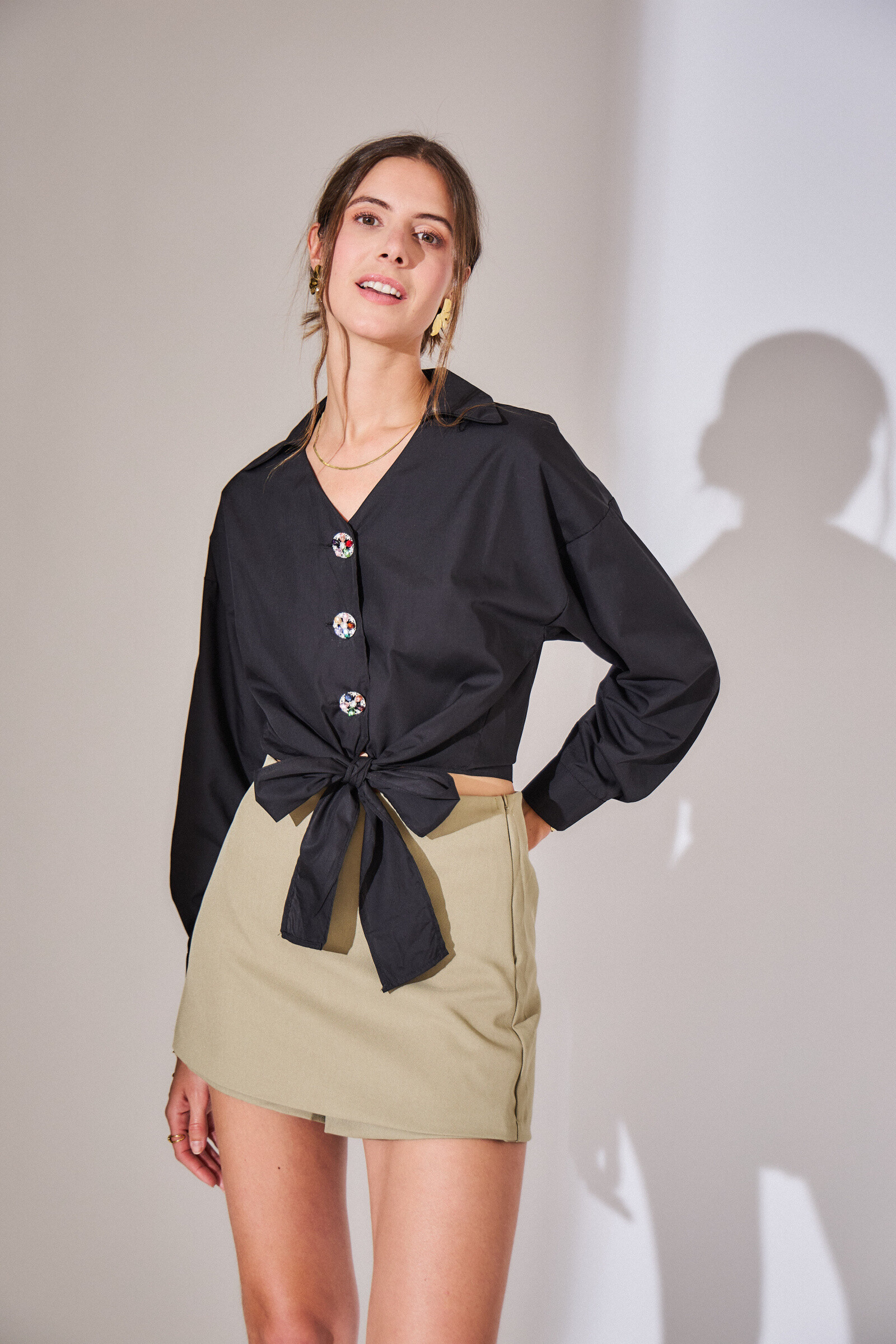 Wholesaler Rosa Fashion - Elegant shirt with butterfly knot
