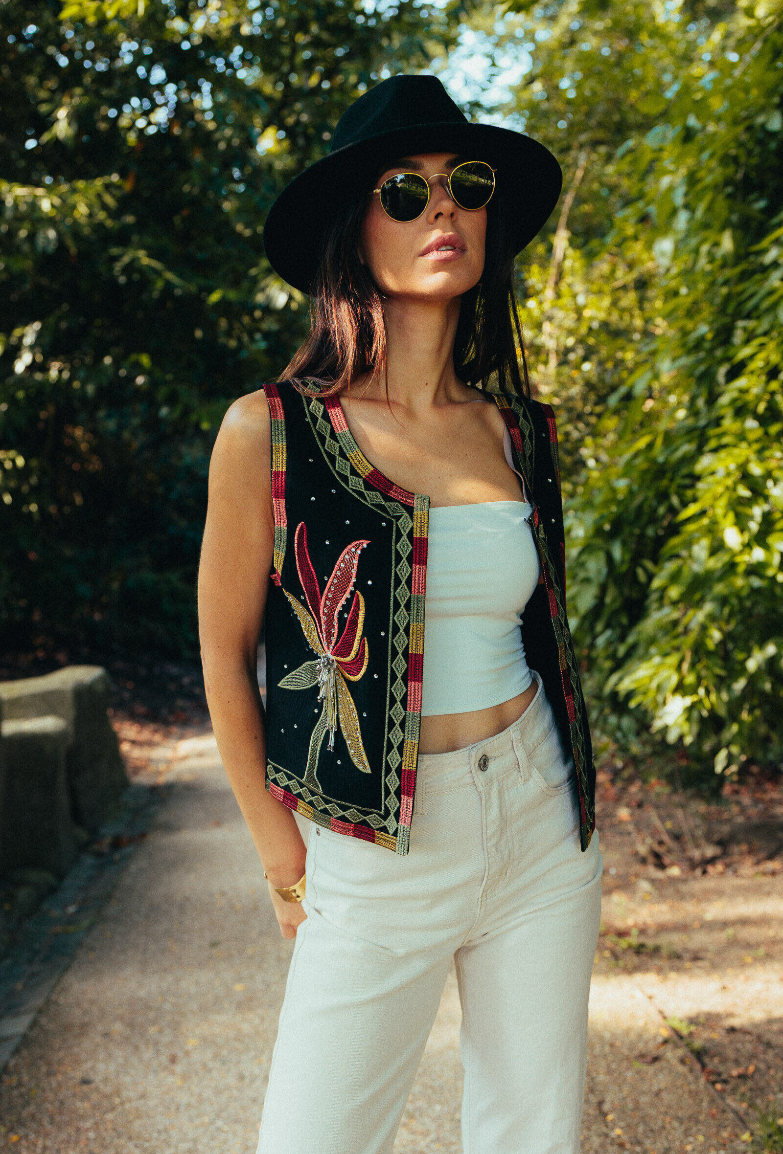 Grossiste Rosa Fashion - Gilet avec fleurs brodés