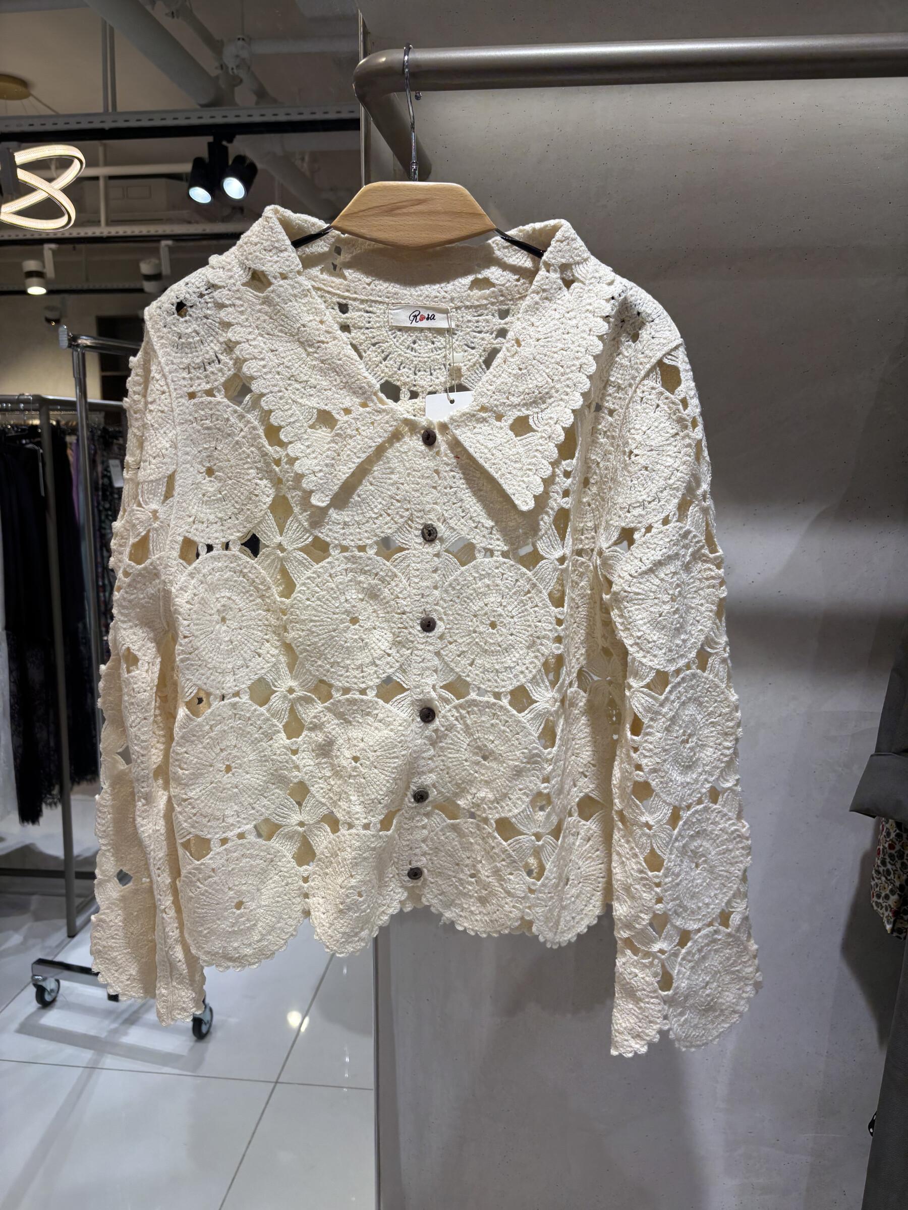 Grossista Rosa Fashion - Blusa all'uncinetto elegante