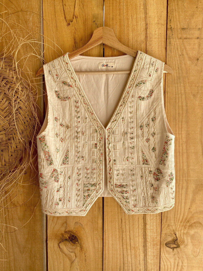 Großhändler Rosa Fashion - Weste mit gestickten Blumen