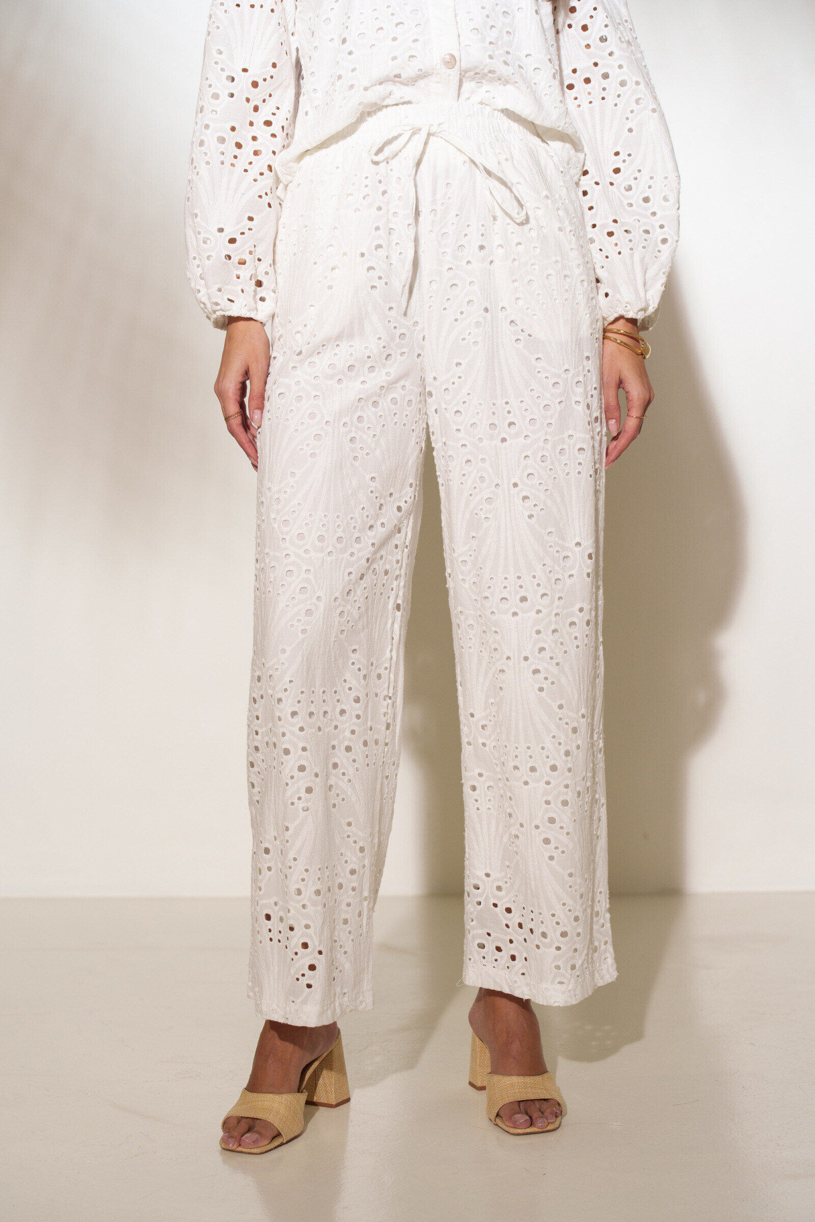 Wholesaler Rosa Fashion - Embroidered Cutout Pants