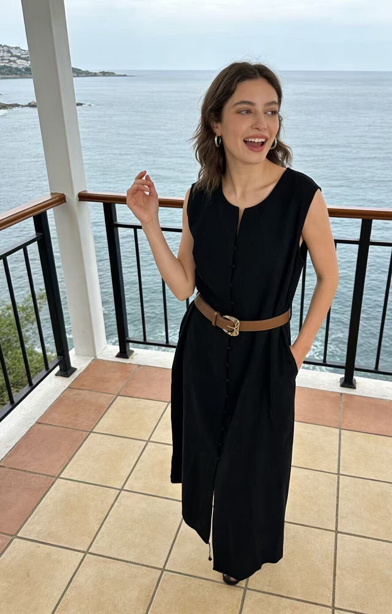 Wholesaler Rosa Fashion - Buttoned long dress with a slit