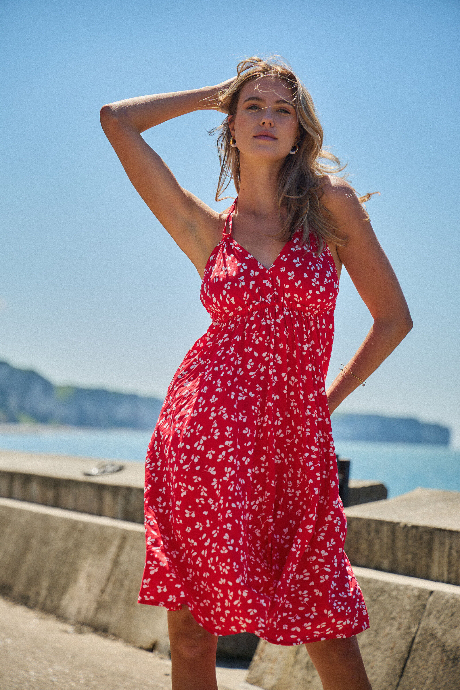 Mayorista Rosa Fashion - Vestido acampanado con estampado floral</h4>