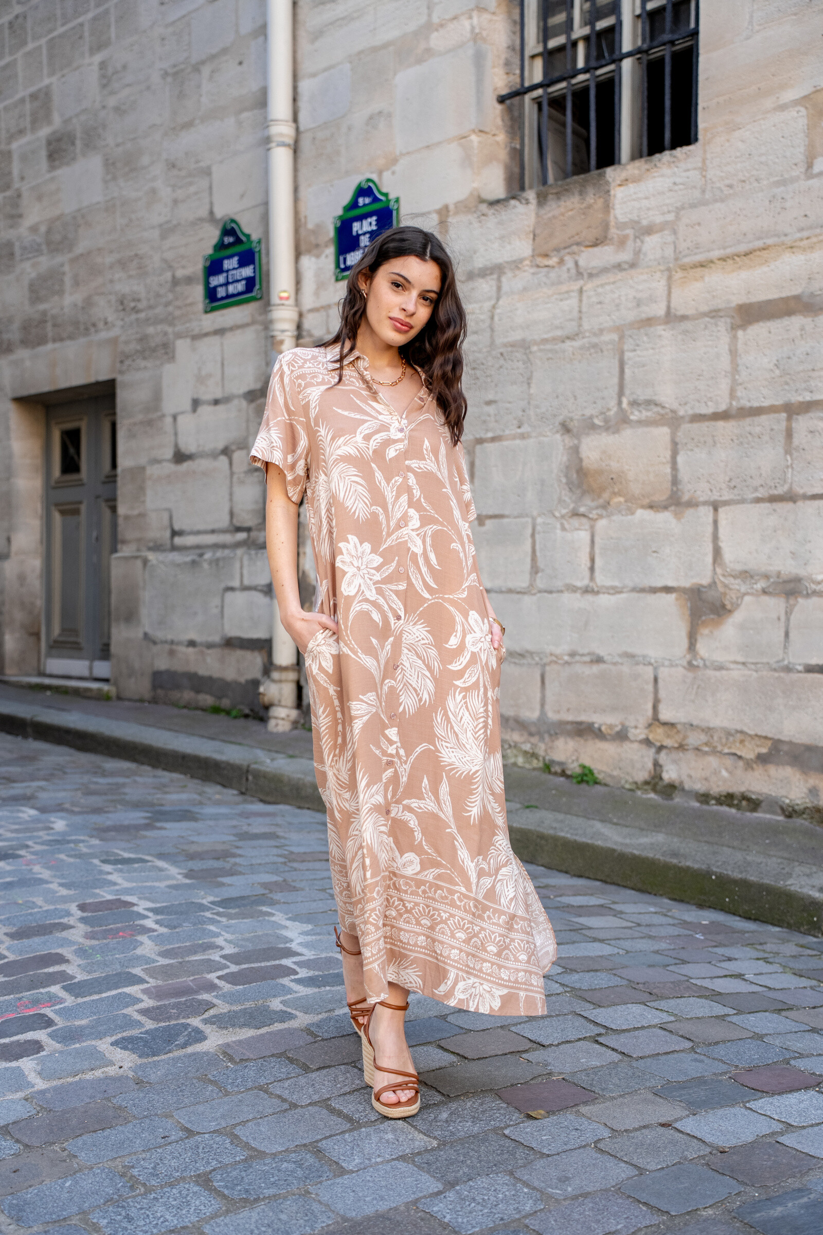 Wholesaler Rosa Fashion - Bohemian and fluid dresses on the flowery pattern