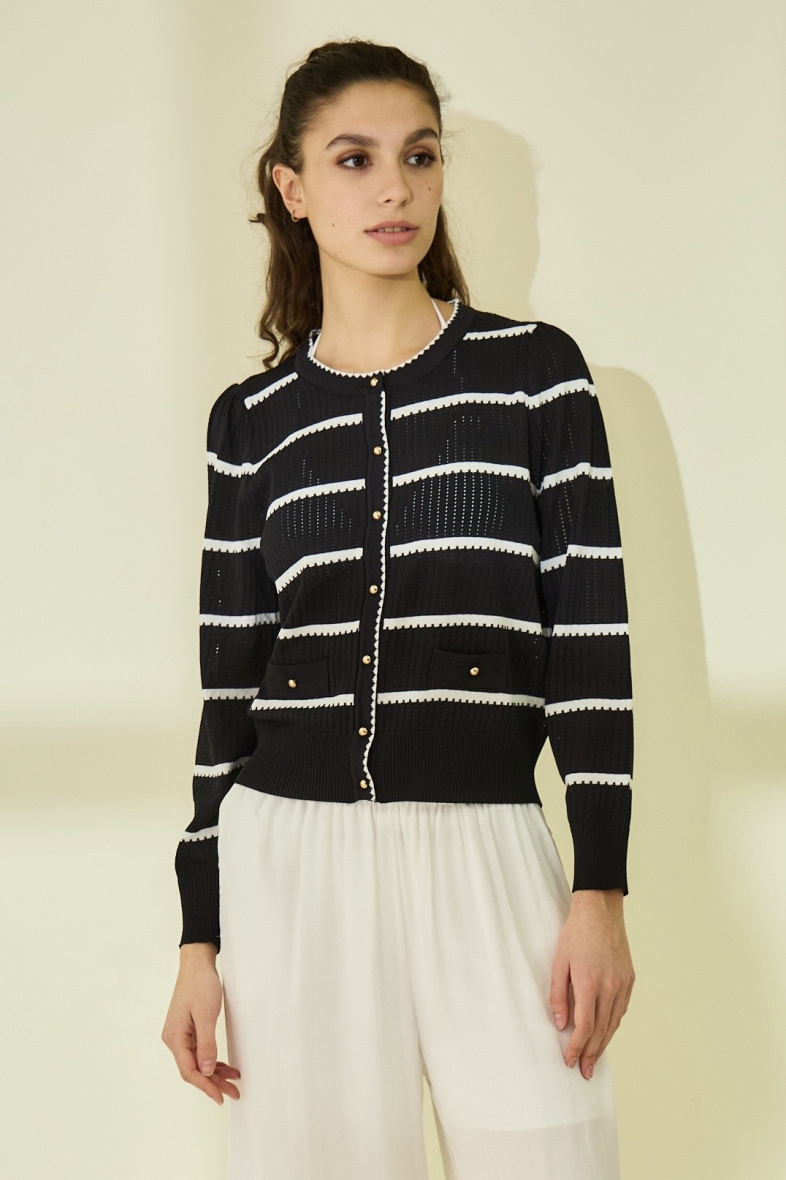 Wholesaler Rosa Fashion - Solid top with ruffles
