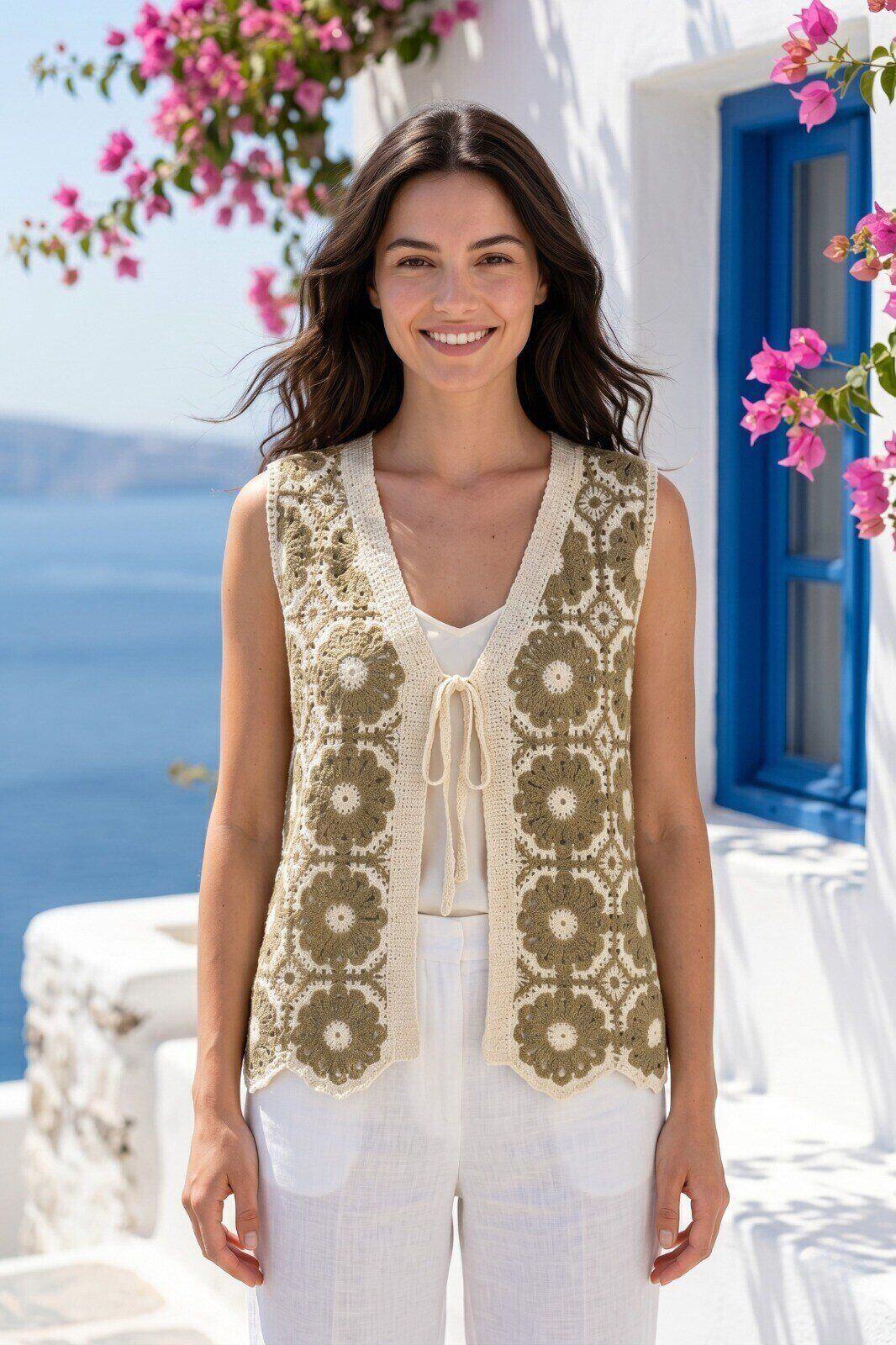 Wholesaler Rosa Fashion - Crochet vest with scalloped edge
