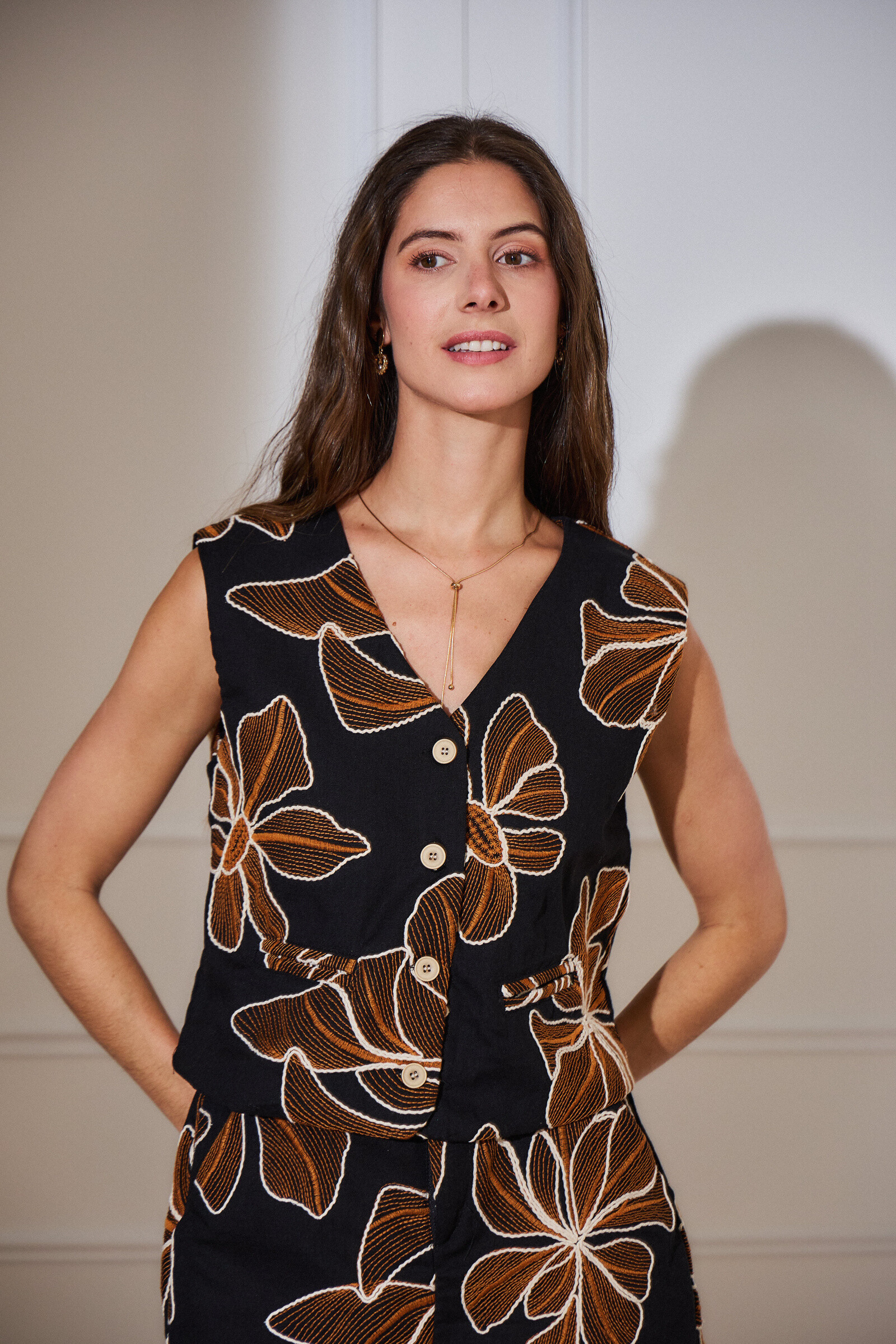 Grossista Rosa Fashion - Top senza manica con stampa floreale - eleganza e leggerezza