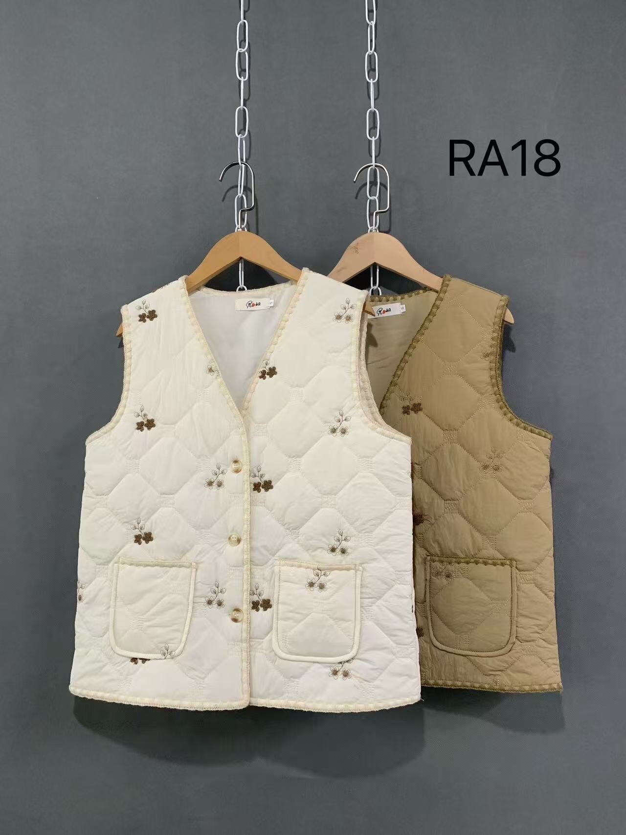 Grossiste Rosa Fashion - Gilet matelassé à boutons