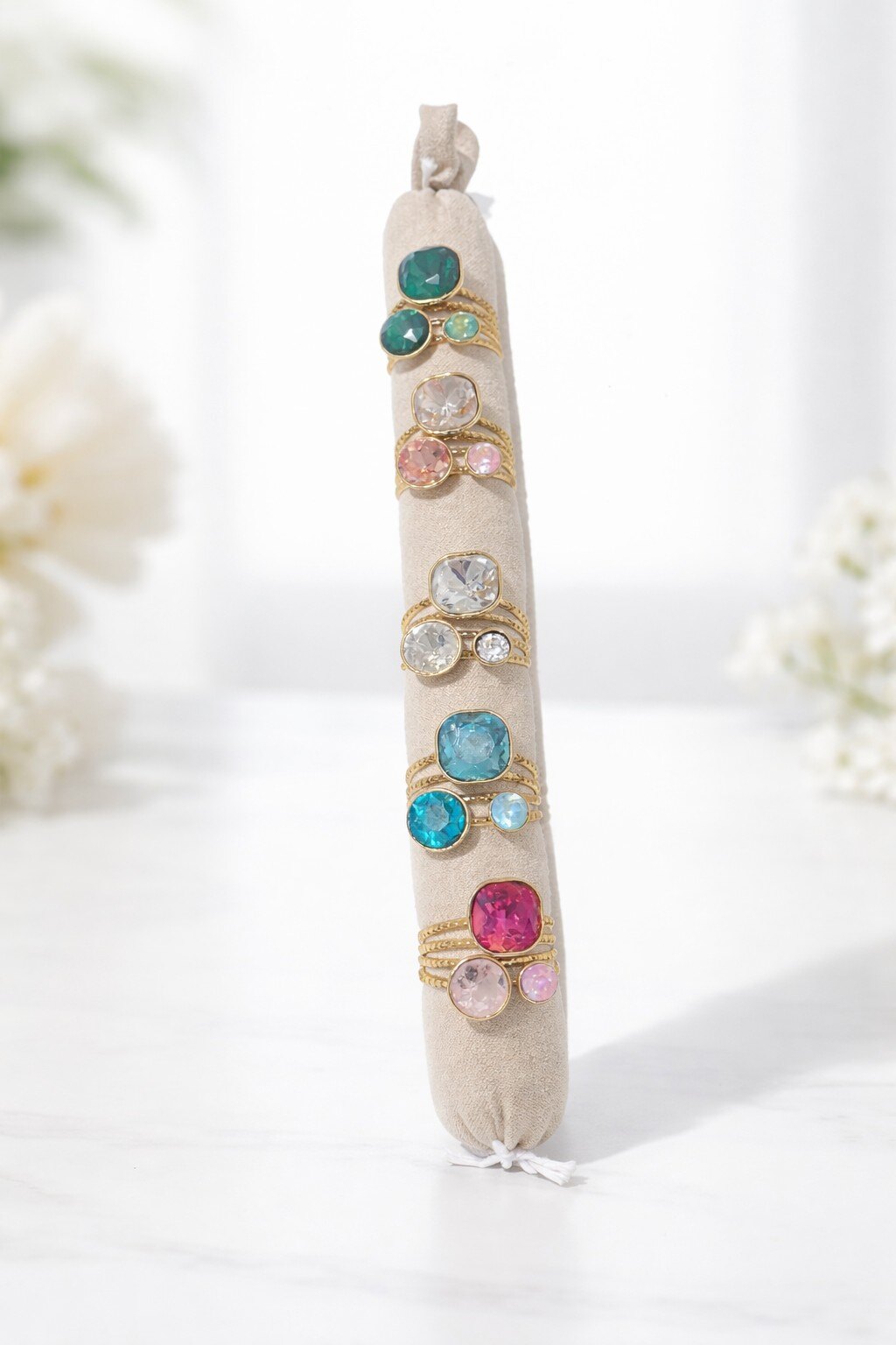 Grossiste ROSE PINK - SELECTION DE 5 BAGUES AJUSTABLES ORNEES DE PIERRES SUR PRESENTOIR