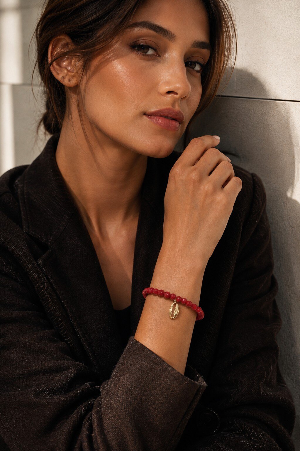 Großhändler ROSE PINK - ELASTISCHES ARMBAND MIT HARZPERLEN UND ANHÄNGER AUS EDELSTAHL