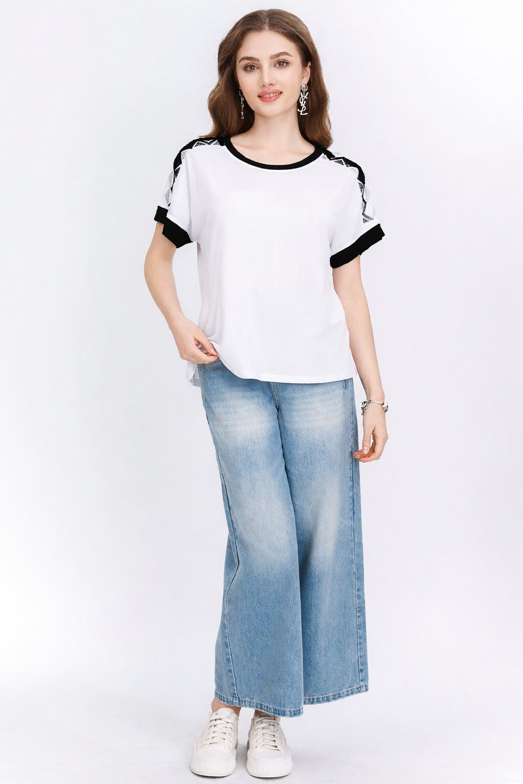 Grossiste ROSELLA SRL - T-SHIRT AVEC DIAMANTS SUR LES ÉPAULES